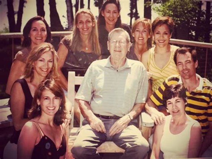 Age, Spouse, Net Worth, Height And Career Of Justin Shearer