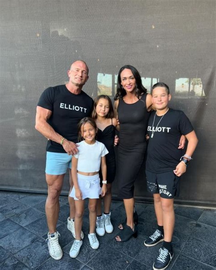 Cami Elliott | Wife And Childrens