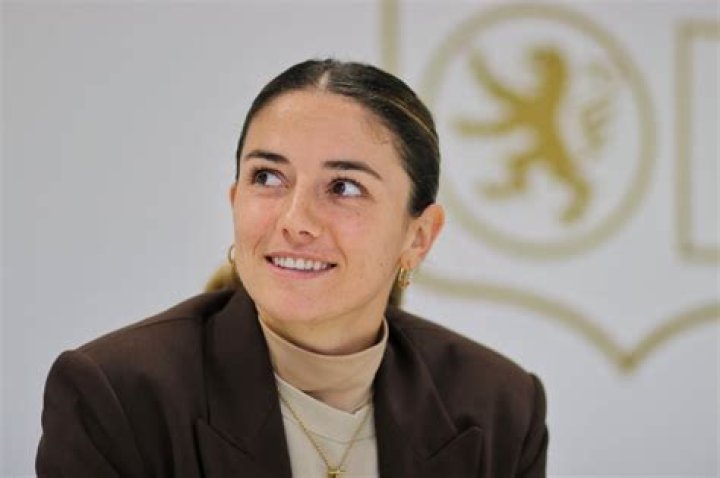 Danielle Van de Donk