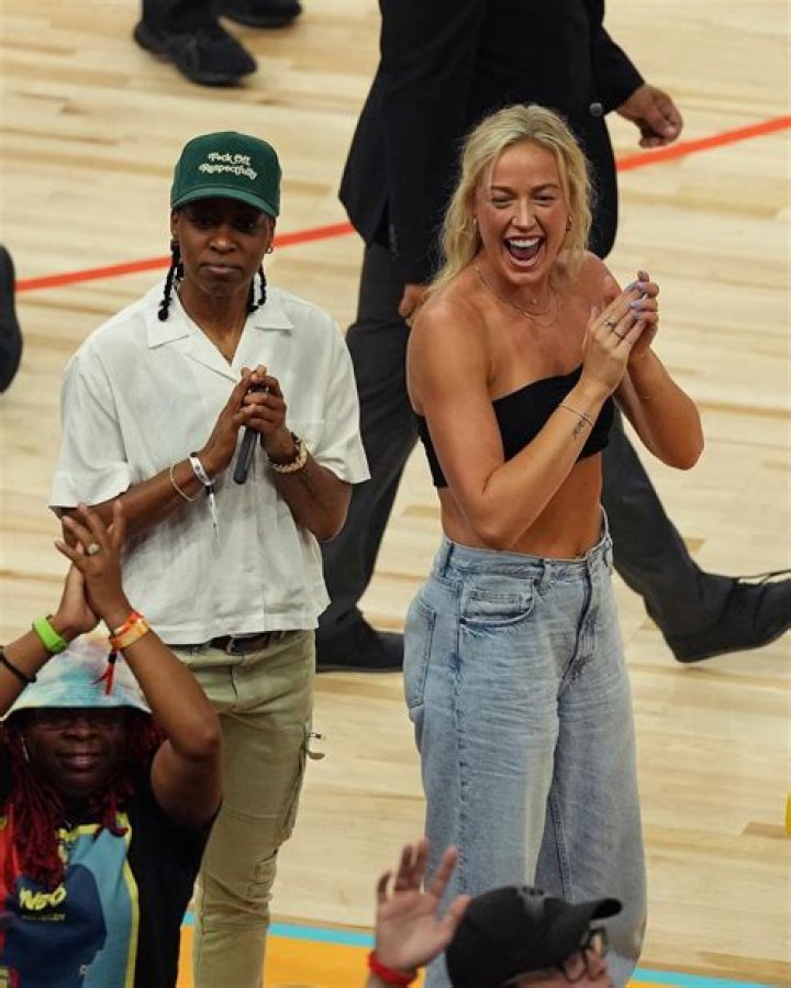 Hitomi Mochizuki – Bio, Height, Net Worth, Boyfriend, Dating