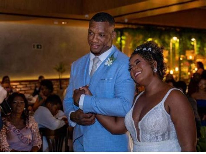 Jailton Almeida Wife Dandara Rodrigues | Age, Family, Net Worth