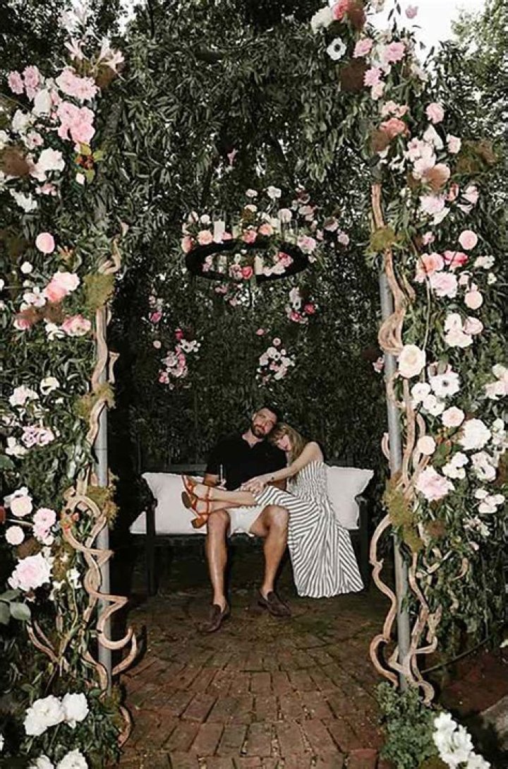 Kelsey Flower- Net Worth, Bio, Dating, Height, Career