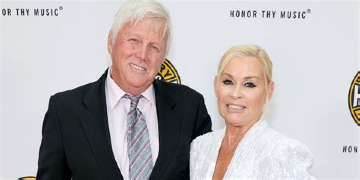 Lorrie Morgan Bio, Songs, Age, Husbands, Children, Net Worth, Picture of Me