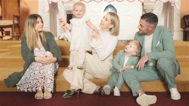 Meet Joanne And Kerrie, Katherine Ryan Sister: Age Gap And Family