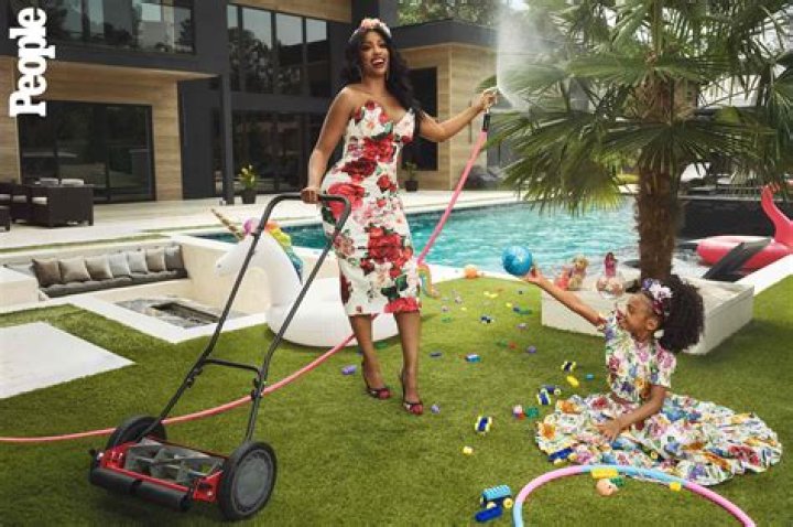 Porsha Williams: dating, net worth, tattoos, smoking & body measurements