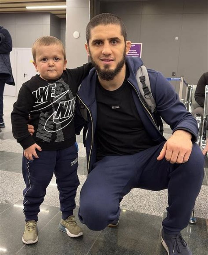 Who Is Aminat Magomedov | Hasbulla Twin Sister | Disease And Boyfriend