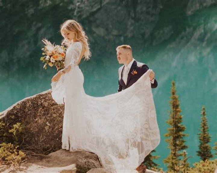 Zach Bryan Cheating Scandal And Reddit Drama With Ex Wife